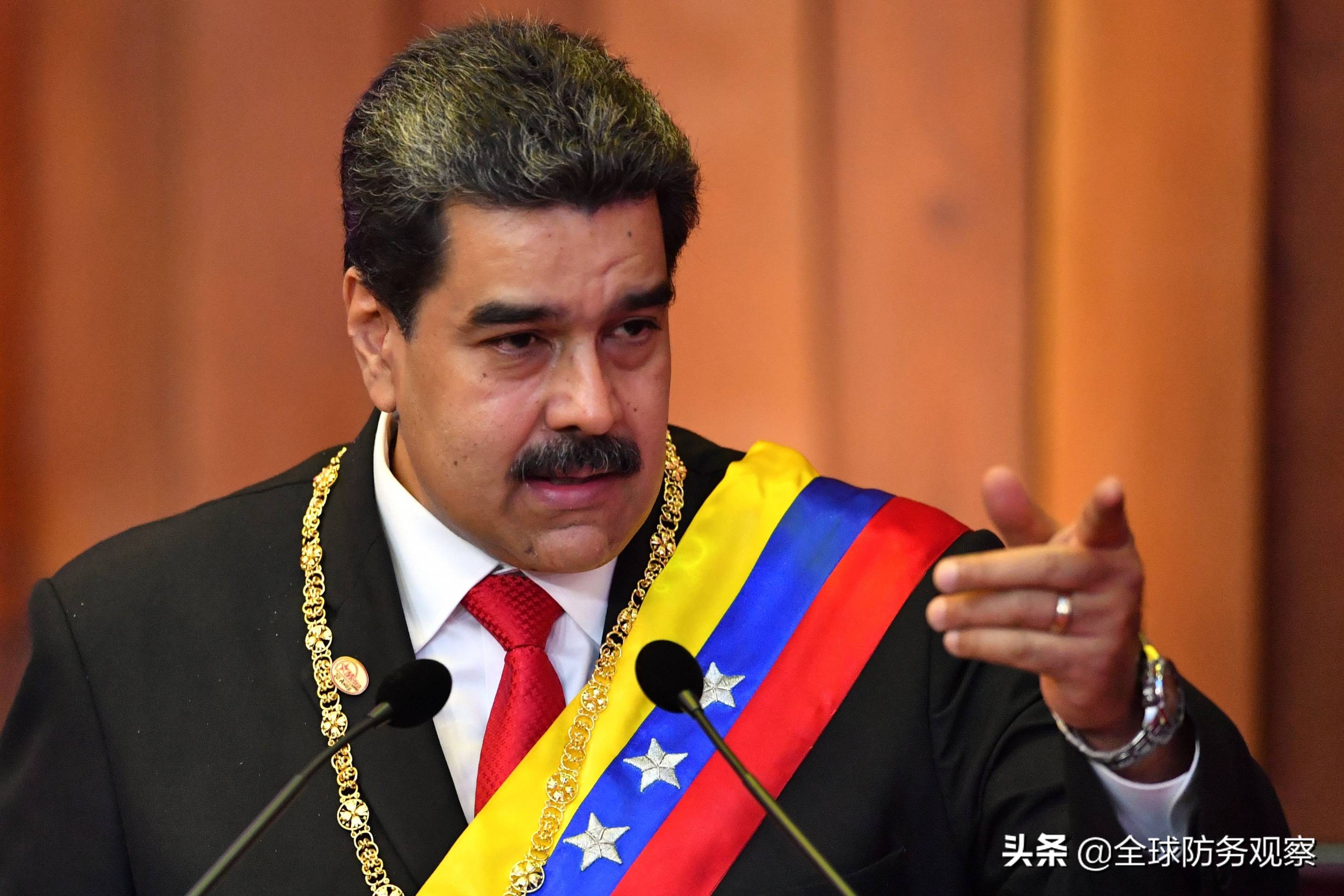 伊朗油轮突破重围，委内瑞拉F16近身保护，专家