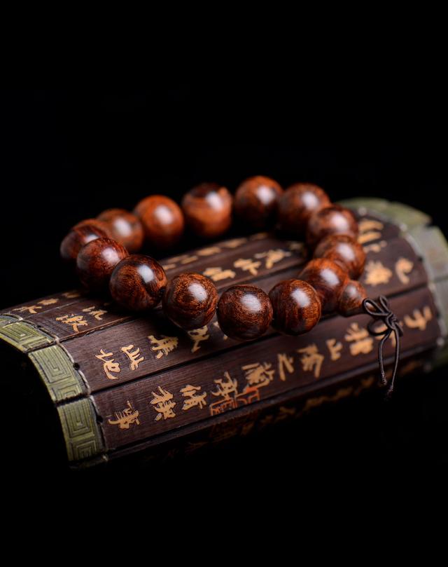 挺好的海南黃花梨，玩廢了吧！做這4種保養(yǎng)就那么難嗎？