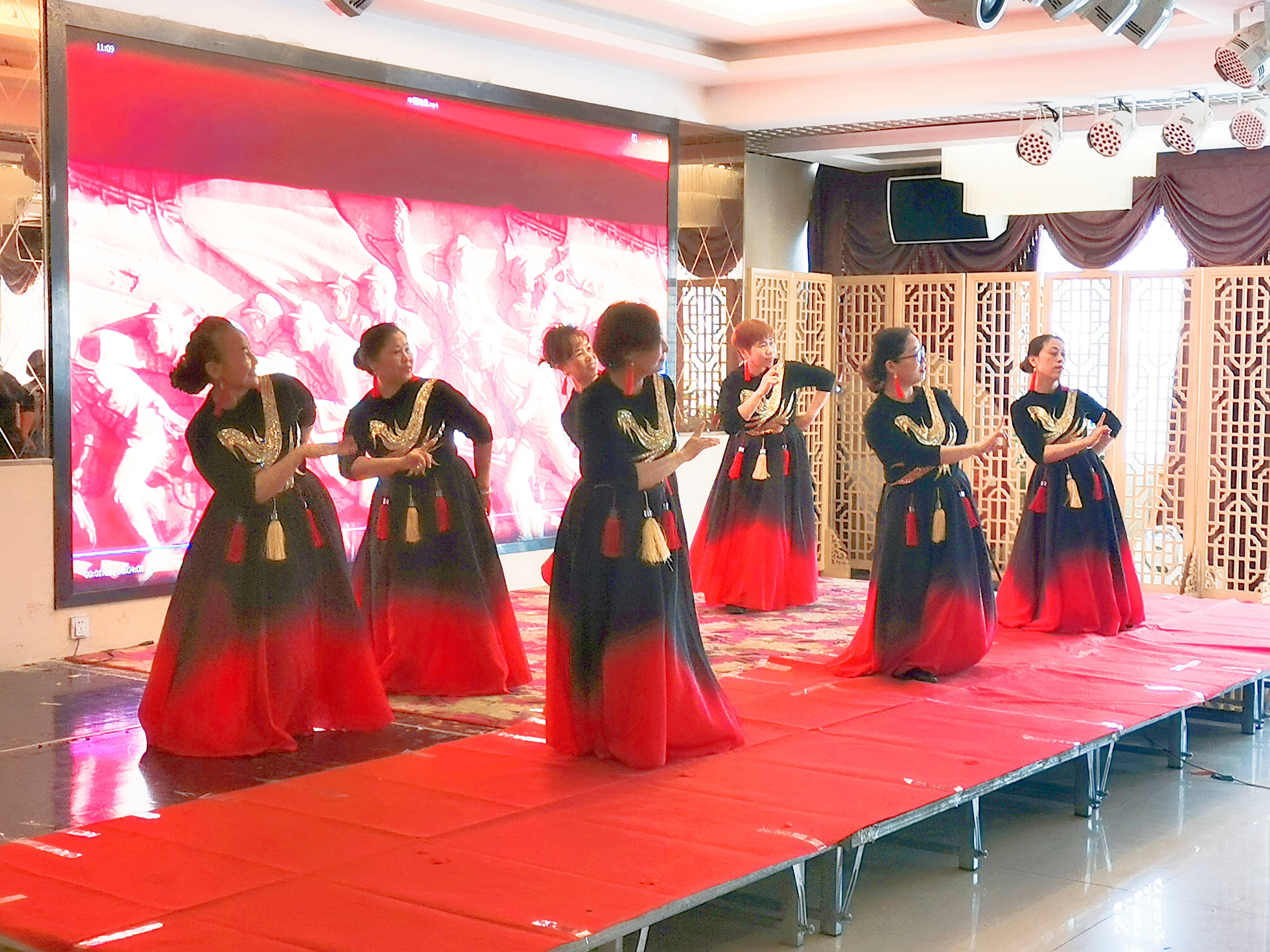 原鐵道兵五師、六師在蓉部分戰(zhàn)友慶“八一”聯(lián)誼會場面好感人