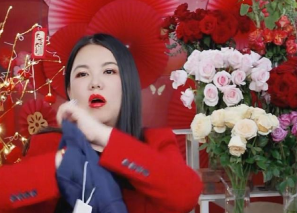 网曝李湘直播幕后，三亚租房不清理垃圾，遭房