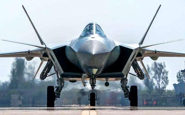 中国六代机造型科幻，或将在2035前首飞