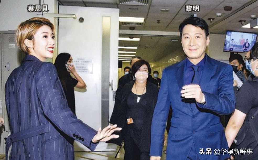 黎明降临TVB引轰动，艺人为求合影各出奇招，电