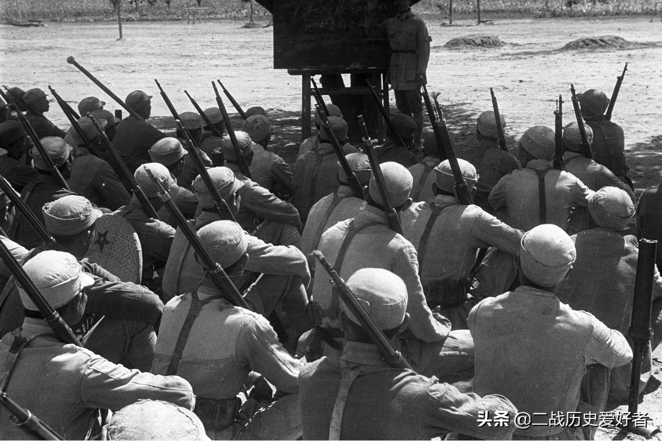 从一张八路学习照中，看看1942年的八路军王牌部
