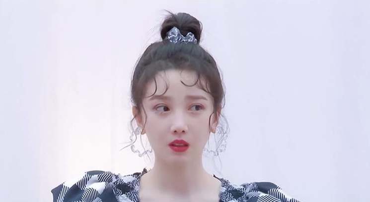 拿孙俪和自己比，陈小纭是想在“黑红”的道路