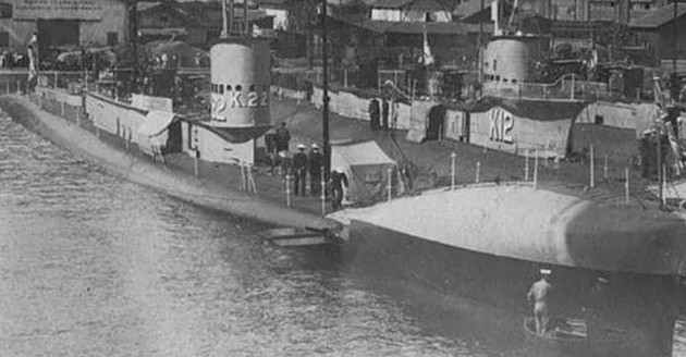 英国海军进行演习，7艘舰艇撞成了一锅粥，最终两艘潜艇被撞沉
