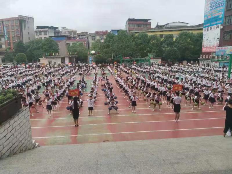 东方红小学举行“书香校园•特色课堂”开放日活动之大课间比赛