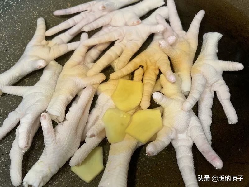 Teach you to make net red lemon does not have bone chicken claw, master good bone skill, make claw of delicious the chicken that do not have bone