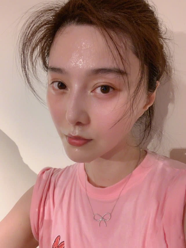 准备复出？范冰冰晒粉嫩素颜健身照，脸型瘦了