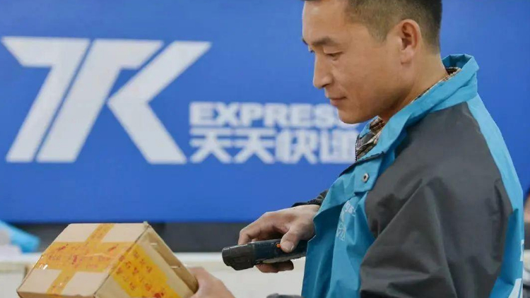 刘强东“预言”成真？3大知名快递接连倒下，快递业或迎变革