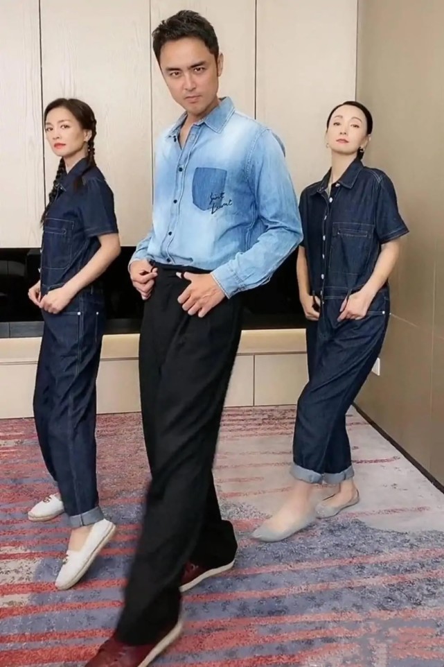 陶虹张庭真是“不老神颜”,俩闺蜜再一次合体比美,张庭哪像50