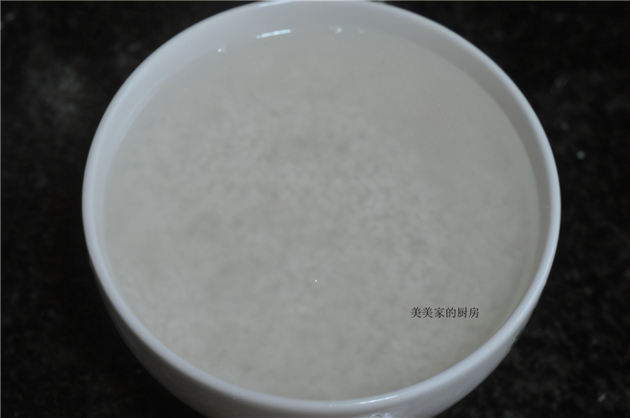做烧卖时，只懂炒糯米饭可不行，多加1样食材，起沙味香浓