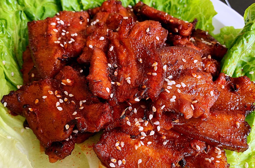 这是五花肉最好吃的做法，不放油，不放水，焦香软嫩口感好极了