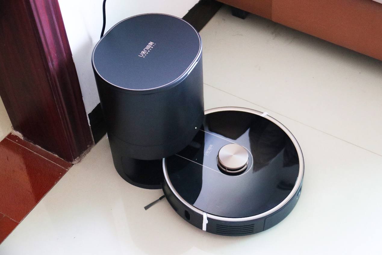 多款机器人供你选择：居家小帮手，好用，实用更适用