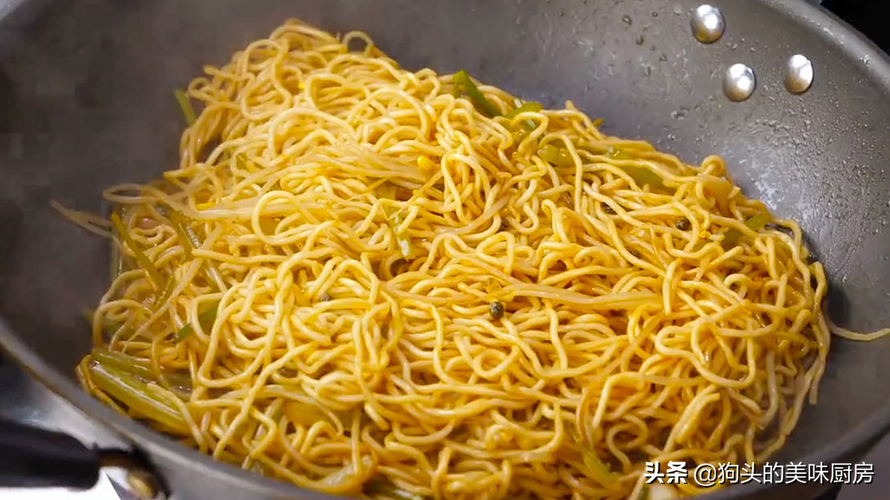 麵條別煮著吃了，教你一個做法，我家一周能吃上6回，比肉還香
