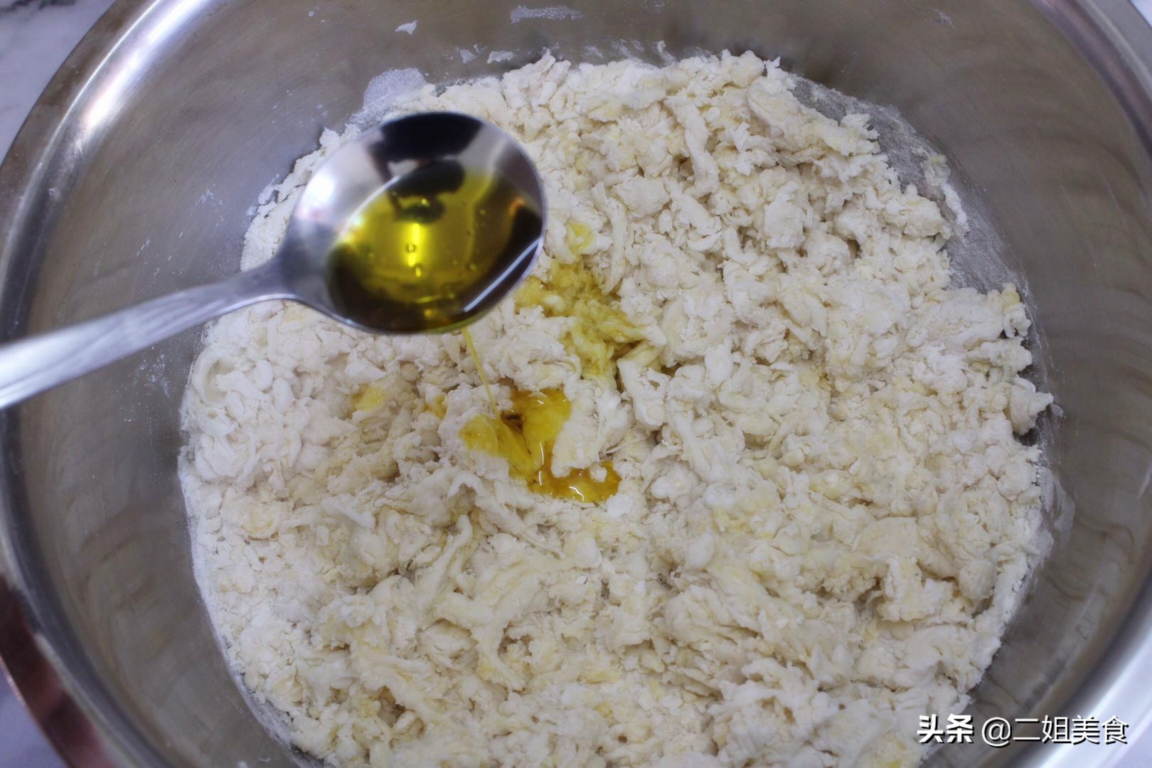 做油條，不用泡打粉，不用醒面，教您一招，快速發麵，蓬鬆還酥脆