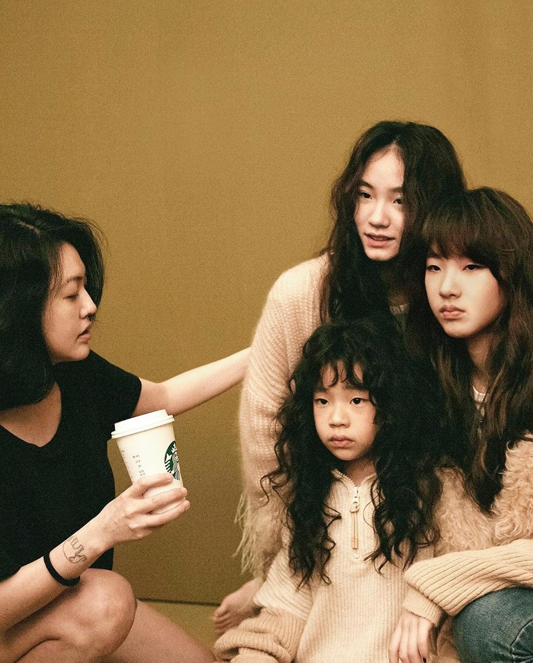 小s二女儿单独拍大片身材好，Lily笑容甜美曾被称为女版易烊千玺