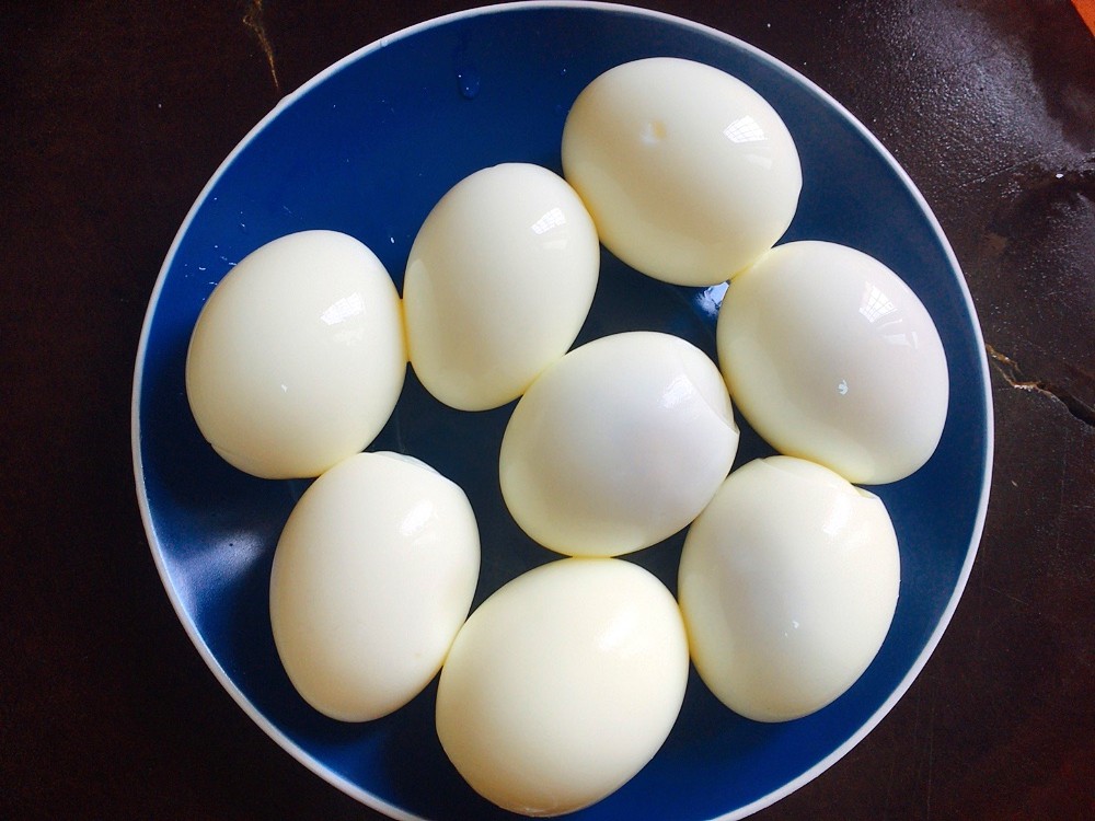 做水煮蛋时，要牢记“3要点”，鸡蛋香嫩营养，壳一碰就掉