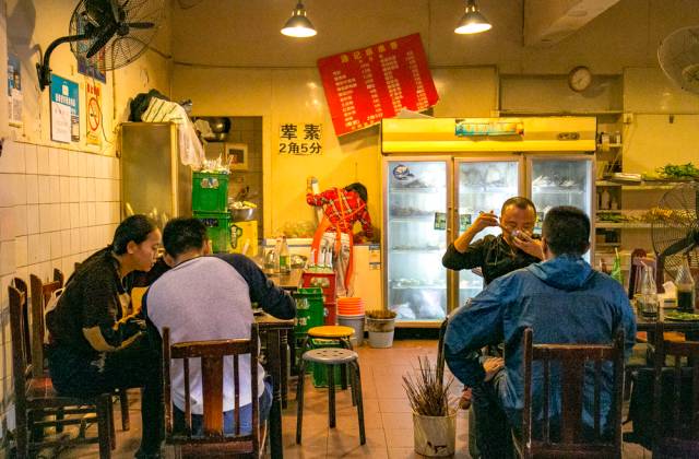 成都祥和里这条600米的美食巷子，要带5个胃才敢去吃
