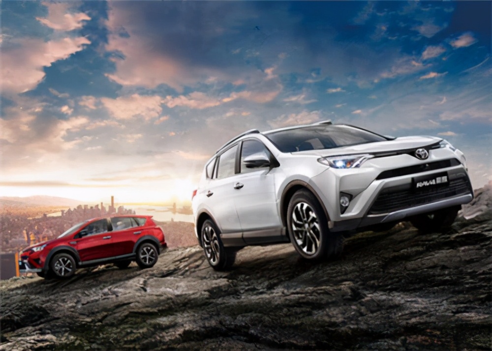 RAV4荣放双擎版，拥有傲视同级的三种四驱系统