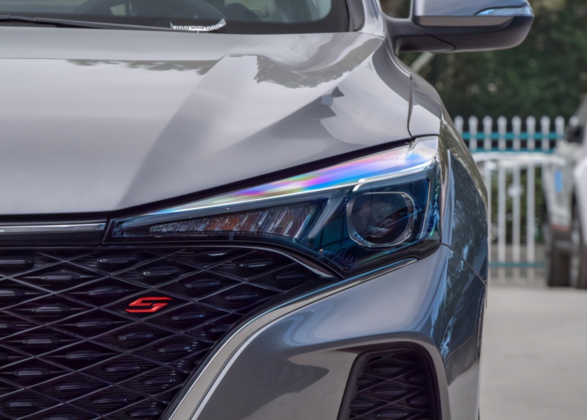 长安逸动plus，轴距2米7，1.4T爆158马力，家用好车