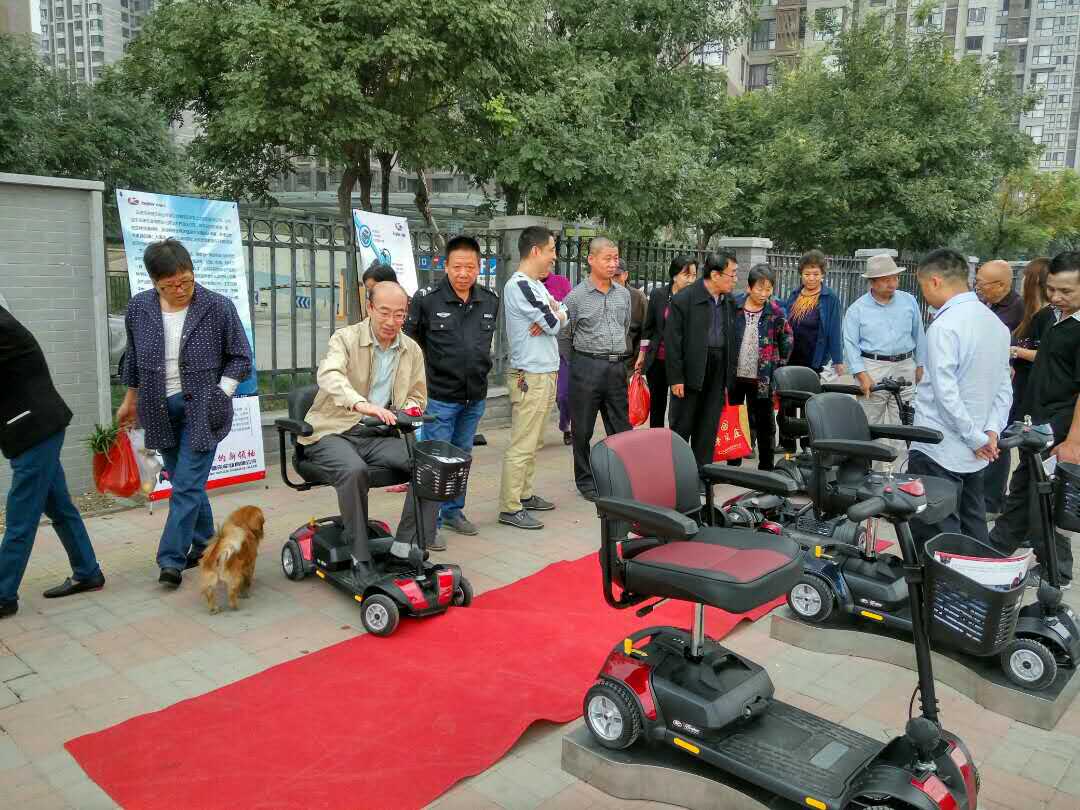 适合给老年人送礼的新选择—开天乐智能老年人电动代步车
