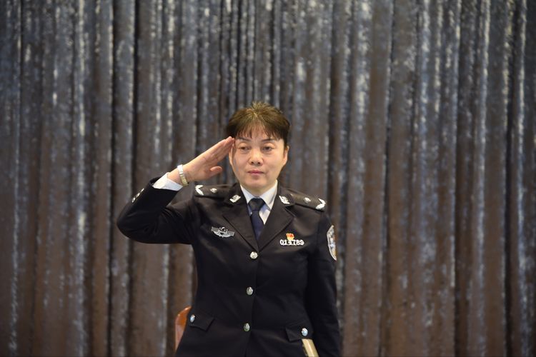 周至公安邀请全国人大代表、公安英模郝世玲为全警传经送宝交流共进