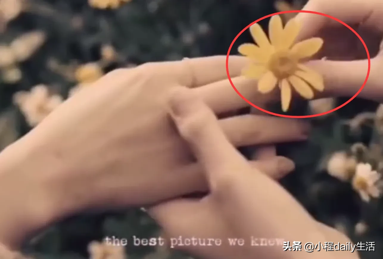 别人MV里男主给女主戴的都是戒指，但欧阳娜娜陈立农却与众不同