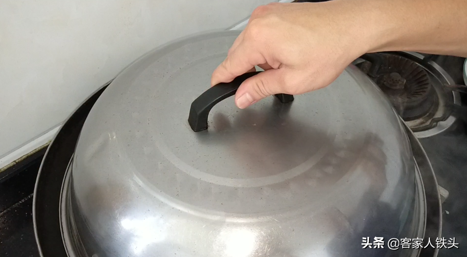 油豆腐和肉最過癮的吃法，不釀不蒸，大刀一切簡單做，噴香又下飯