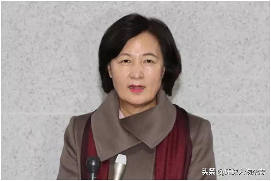 扳倒两任总统的检察官，一夜间成下届总统最热门人选，韩国发生了什么？