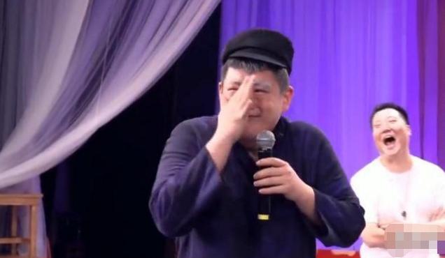 赵本山儿子带妆模仿亲爹！网友：别人是模仿，你是传承