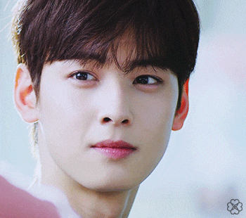 有着好看笑眼的这位男爱豆帅哥的笑容就是人间治愈剂