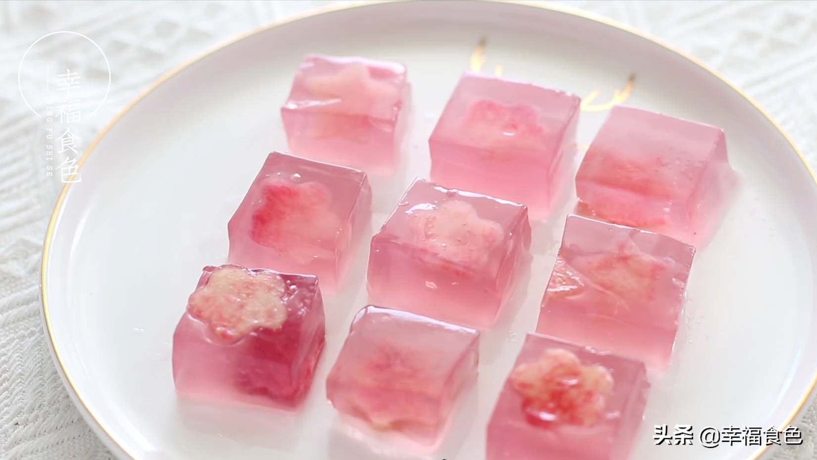 用桃子做花式果冻，满满蜜桃香，好看又好吃