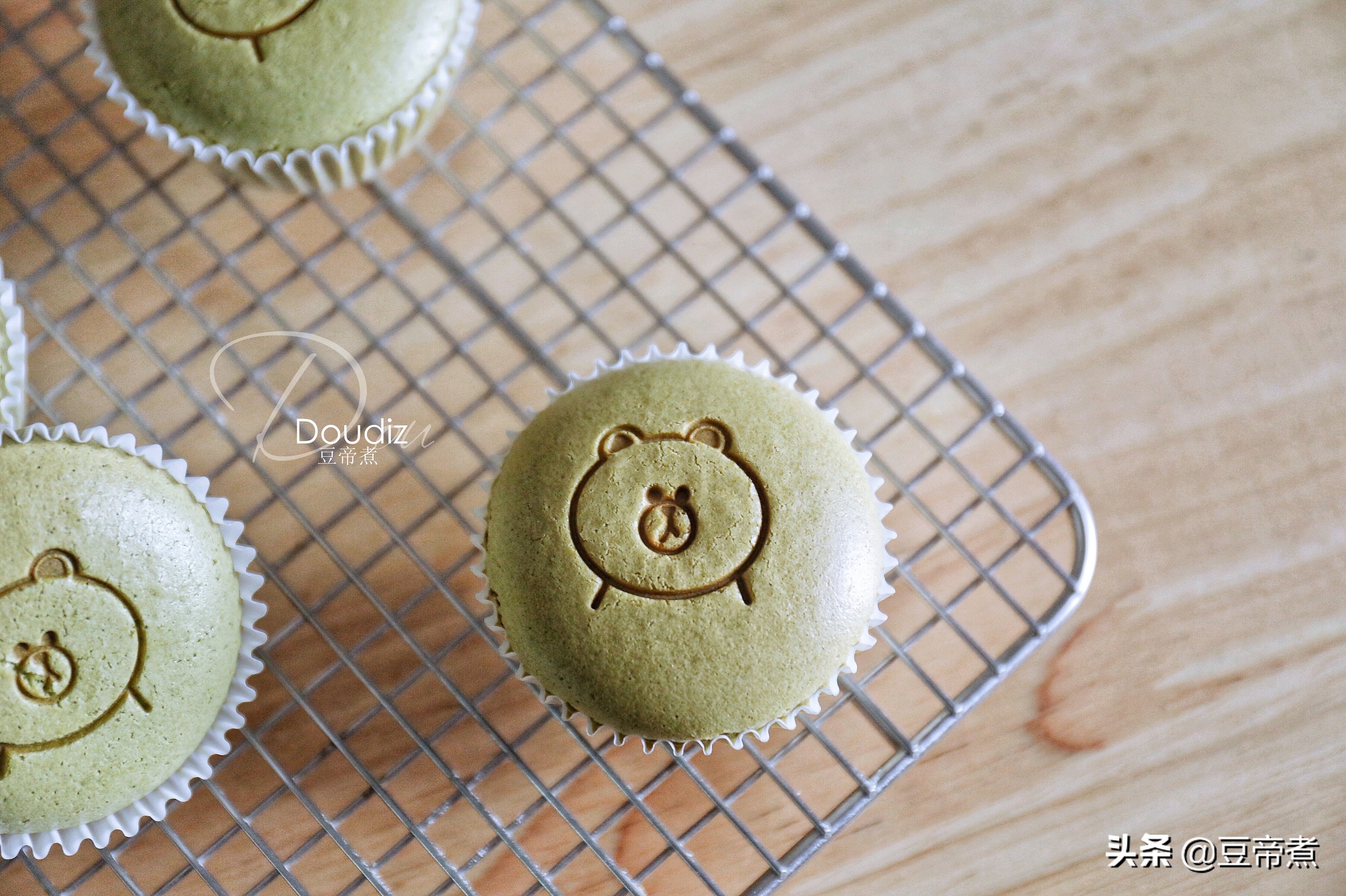 終於學會了孩子最愛吃的小蛋糕，自製衛生用料放心，實在太好吃了