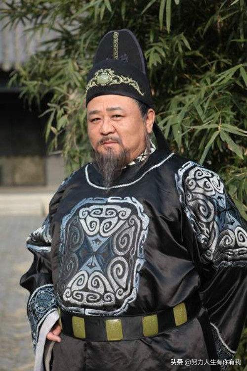 “元芳，你怎么看？大人，此事必有蹊跷！”一