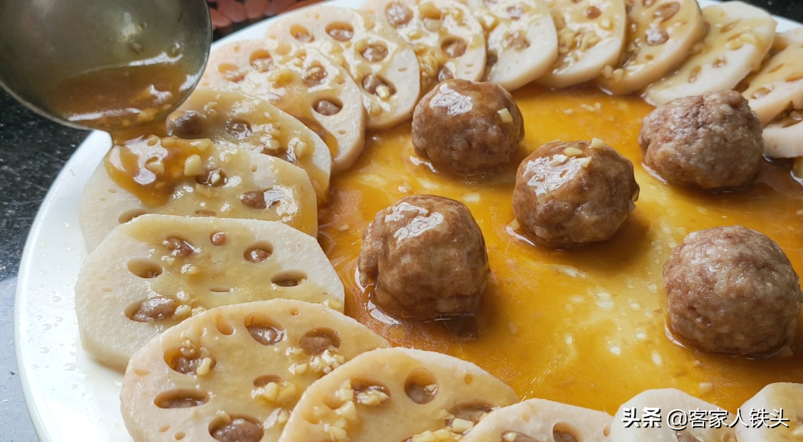 蓮藕片新鮮吃法，不油炒不煎炸，十多分鐘出鍋，爽脆好吃待客不錯