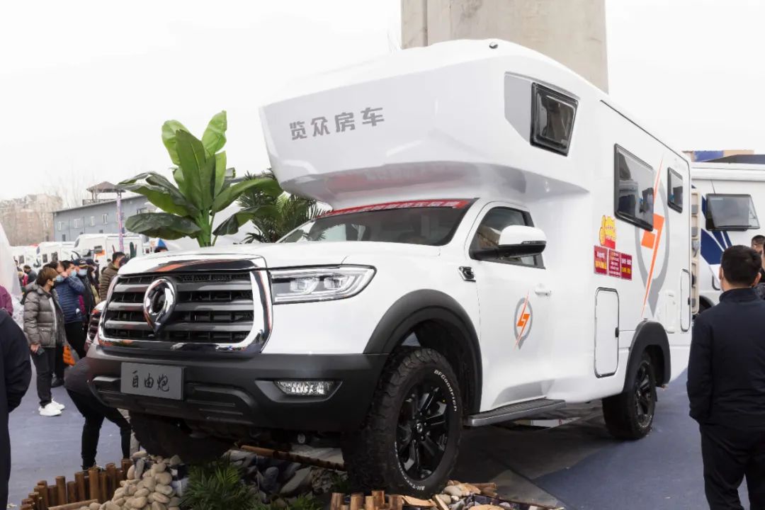 覽眾自由炮房車，用自動擋+四驅(qū)助你馳騁四野