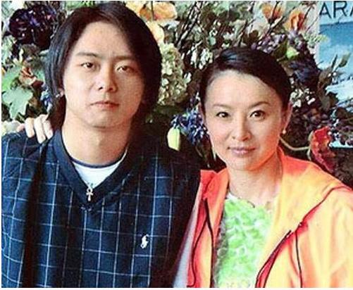 最美警花李赛凤，两段婚姻均失败，遭豪门丈夫