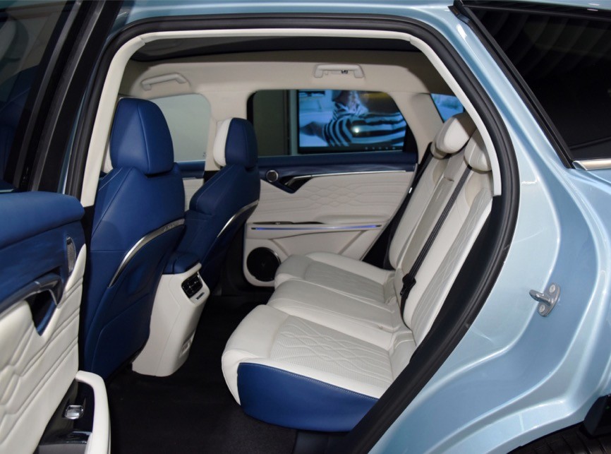 性能级智能电动SUV岚图FREE，能在中大型高端SUV市场分一席之地吗