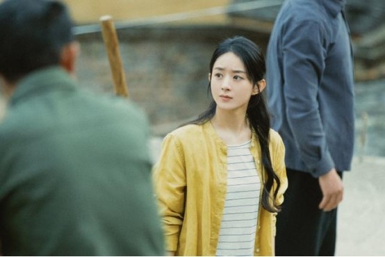 和丽颖离婚一个多月，冯绍峰首次公开亮相，却