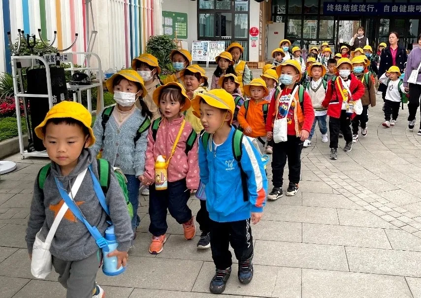 寻春丨 四川天府新区元音幼儿园组织踏春活动