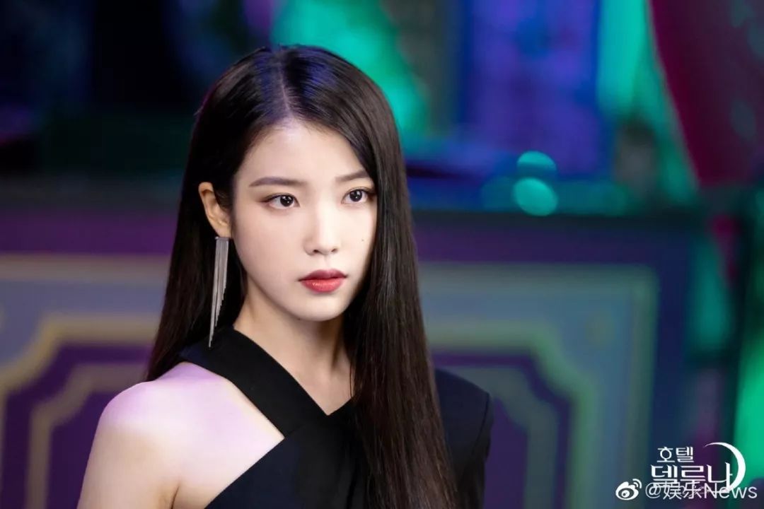 《德鲁纳酒店》更名满月的衣橱？| 时尚