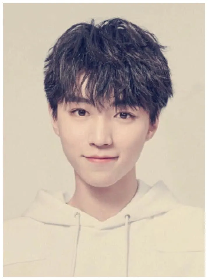 同是证件照：杨洋养眼不算啥，看到王俊凯：我