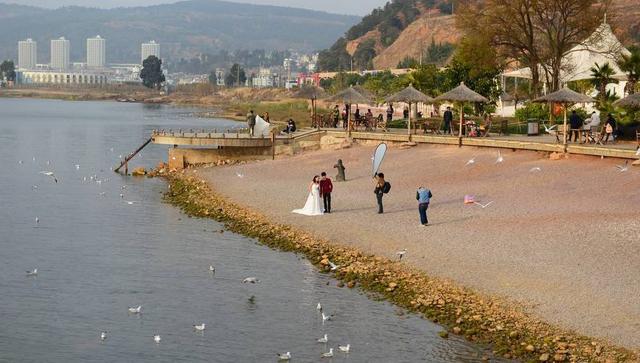 中国“最瘆人”的湖泊，底下就是“人体藏尸库”，游客：不敢看