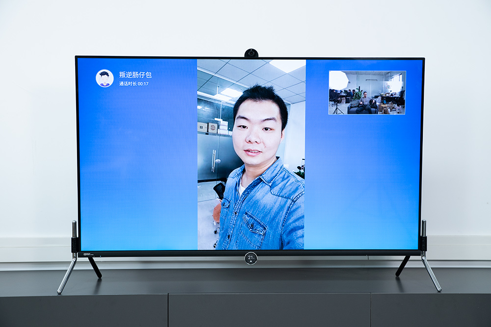 康佳R3智慧双屏电视上手体验：AI加持下的家庭智慧中心