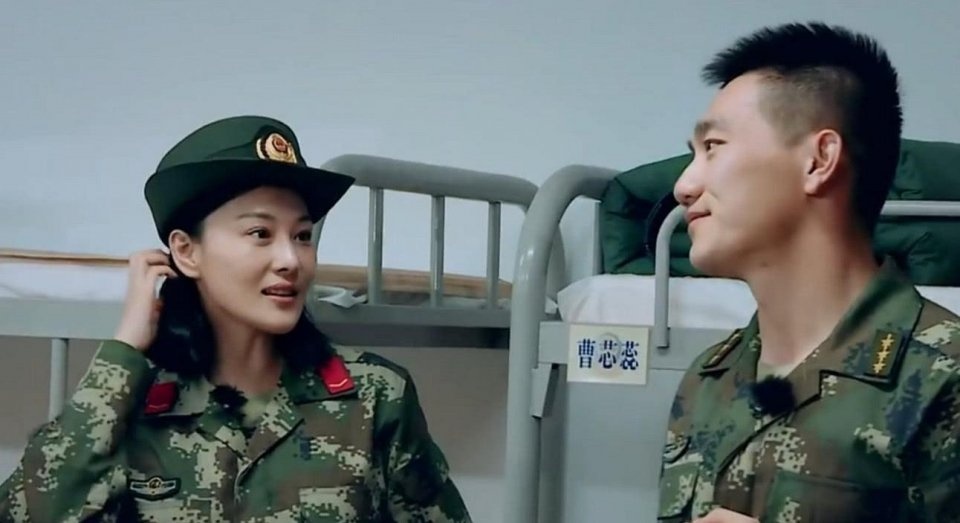 与李晨分手后狂骂范冰冰，摇身一变成为军嫂，