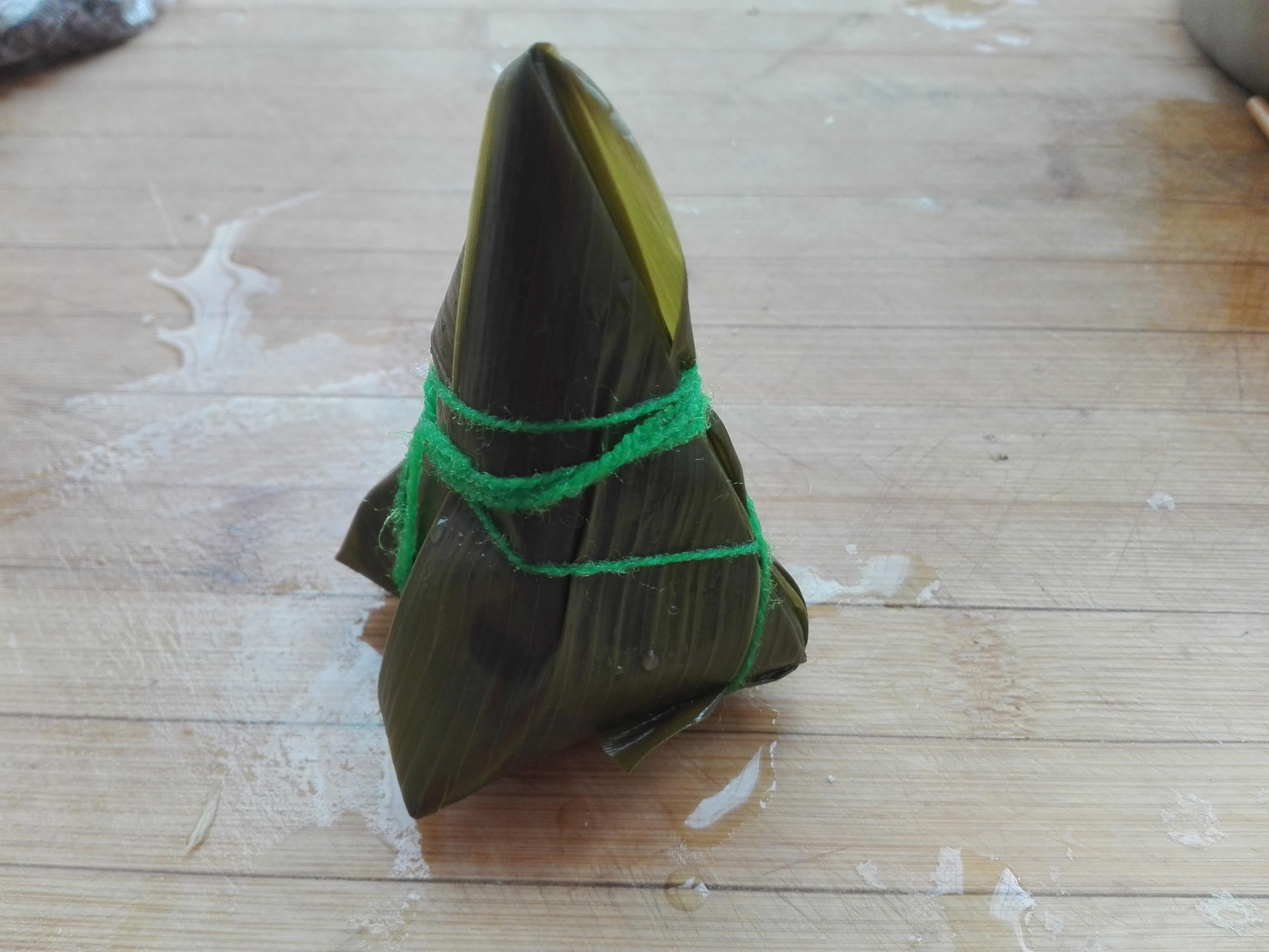 端午節，曬一下我家包粽子，多種包法，無任何添加劑，簡單又好吃