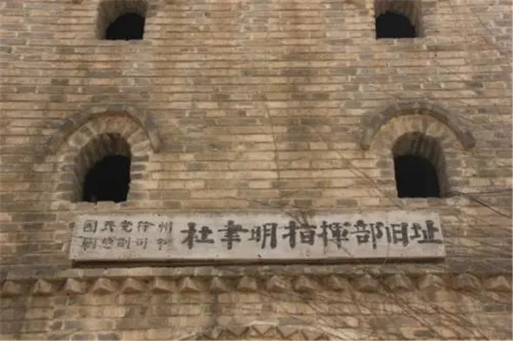 杜聿明被俘后被“陈主任”审讯，他下意识地问：你是陈毅将军吗？