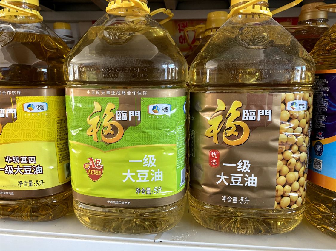 买食用油，搞明白包装上的3行字，炒菜香，油烟小，不是越贵越好