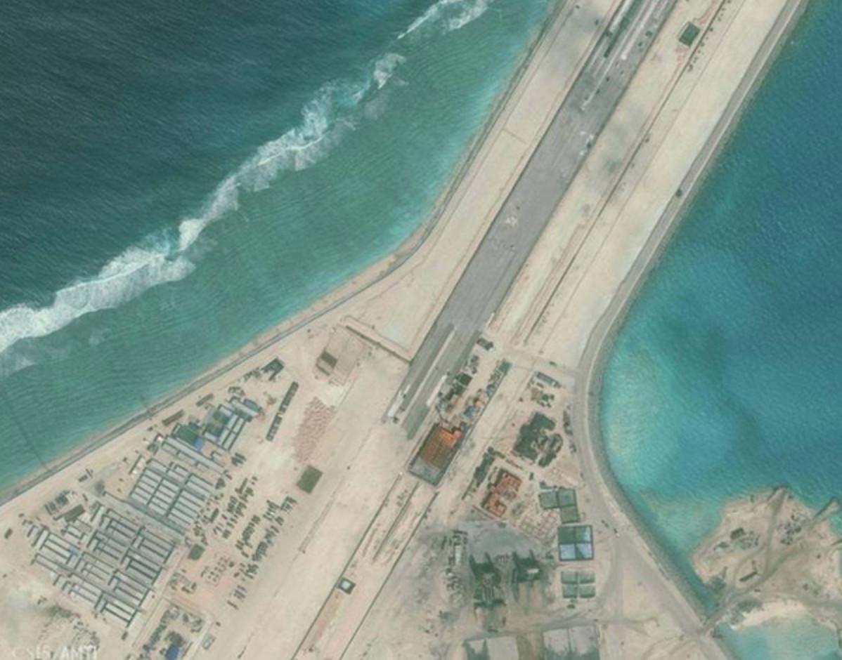 中国南海军事基地毫无用处？易攻难守弱点多，