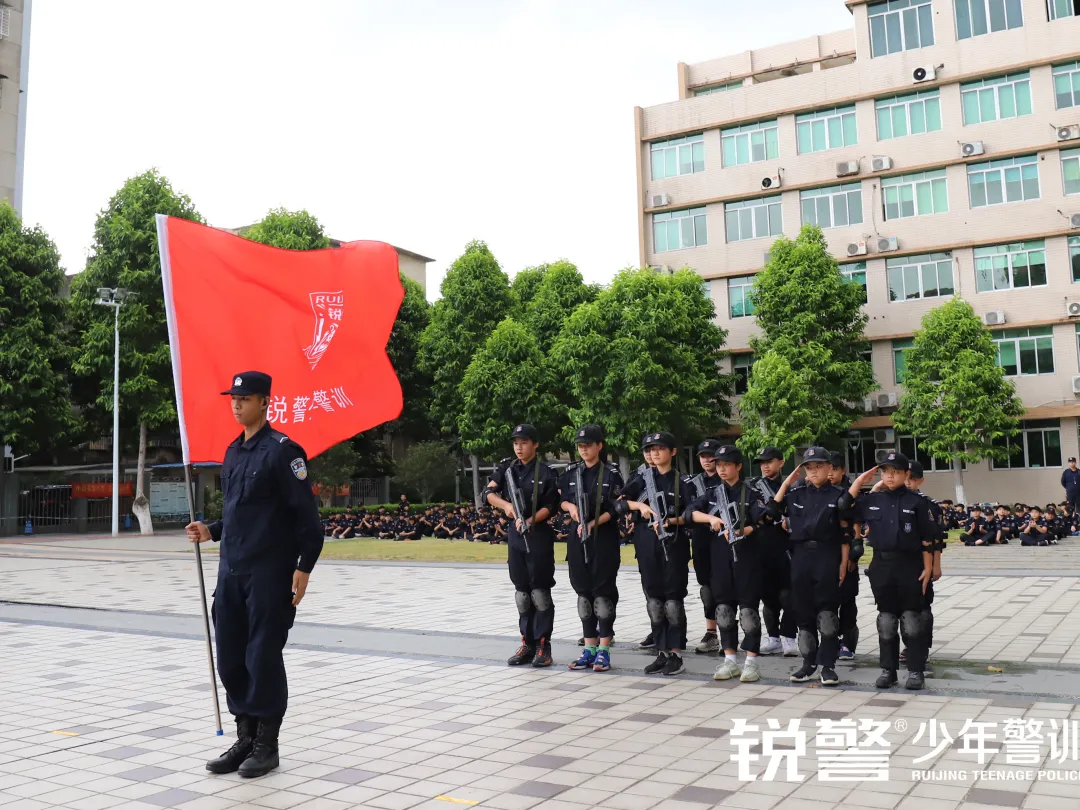 锐警少年警训夏令营：成长，就是不断突破自己